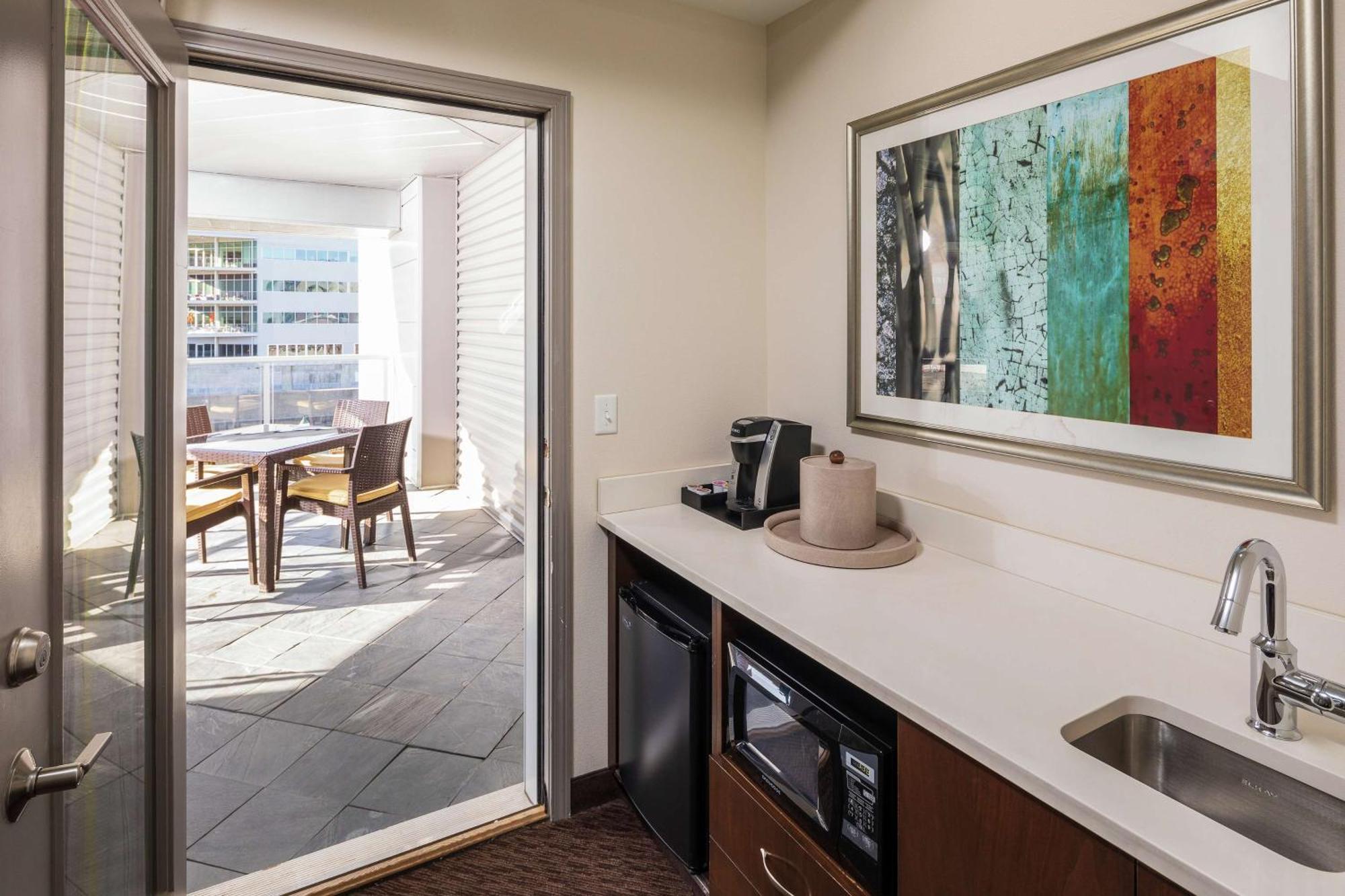 One-Bedroom King Suite